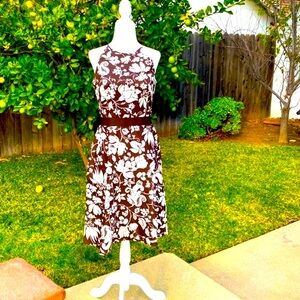 LOFT ANN TAYLOR WOMEN’S SLEEVELESS BROWN & WHITE FLORAL FIT and FLARE 6P…